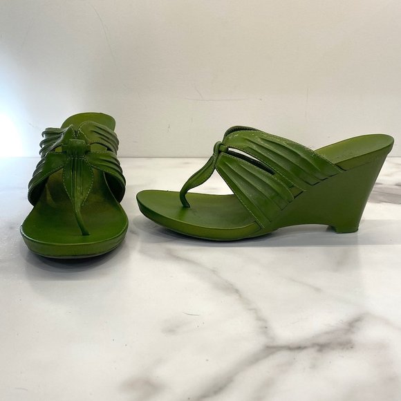 Kenneth Cole Reaction green wedge sandals - Picture 3 of 13